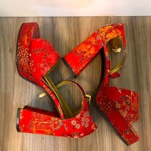 Vintage Chinese Laundry chunky pumps